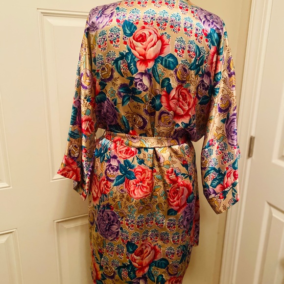 Adonna Gown & Robe - Picture 11 of 15